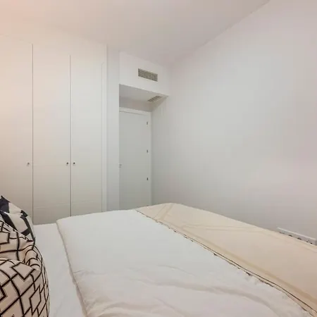 Modern And Bright 2 Bedroom Apt, Swimming Pool And Gym Estepona