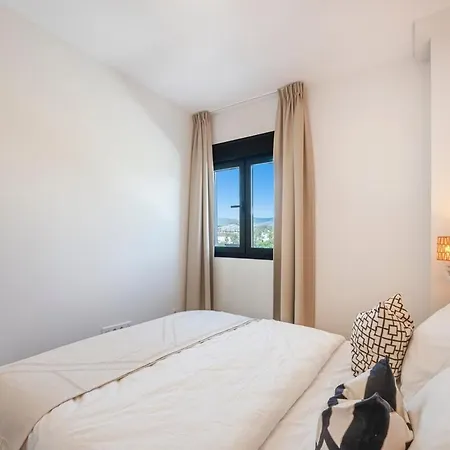 Modern And Bright 2 Bedroom Apt, Swimming Pool And Gym Apartment Estepona