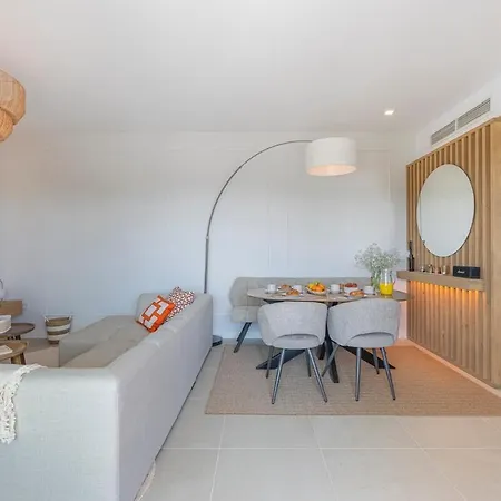 Modern And Bright 2 Bedroom Apt, Swimming Pool And Gym * Estepona