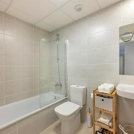 Modern And Bright 2 Bedroom Apt, Swimming Pool And Gym Apartment Estepona