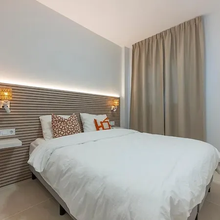 Apartment Modern And Bright 2 Bedroom Apt, Swimming Pool And Gym