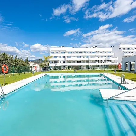 Modern And Bright 2 Bedroom Apt, Swimming Pool And Gym *
