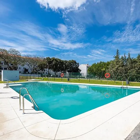 Apartment Modern And Bright 2 Bedroom Apt, Swimming Pool And Gym