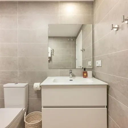 Modern And Bright 2 Bedroom Apt, Swimming Pool And Gym * Estepona