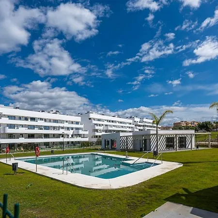 Apartment Modern And Bright 2 Bedroom Apt, Swimming Pool And Gym