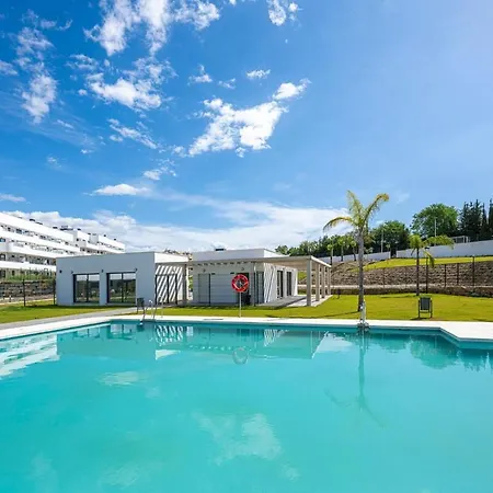 Apartment Modern And Bright 2 Bedroom Apt, Swimming Pool And Gym