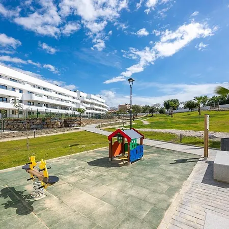 Apartment Modern And Bright 2 Bedroom Apt, Swimming Pool And Gym