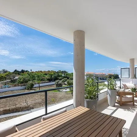 Modern And Bright 2 Bedroom Apt, Swimming Pool And Gym Estepona