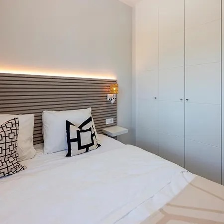 Modern And Bright 2 Bedroom Apt, Swimming Pool And Gym * Estepona