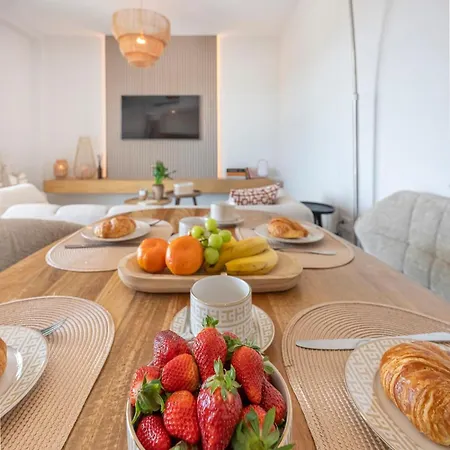 Modern And Bright 2 Bedroom Apt, Swimming Pool And Gym Estepona