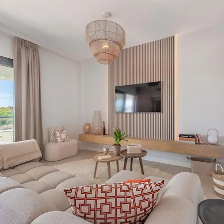 Apartment Modern And Bright 2 Bedroom Apt, Swimming Pool And Gym *