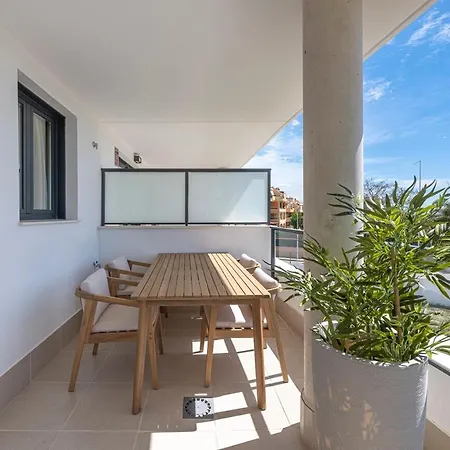 Modern And Bright 2 Bedroom Apt, Swimming Pool And Gym * Estepona