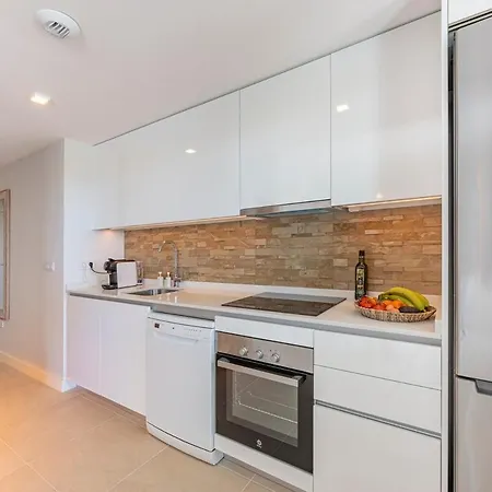 Apartment Modern And Bright 2 Bedroom Apt, Swimming Pool And Gym *